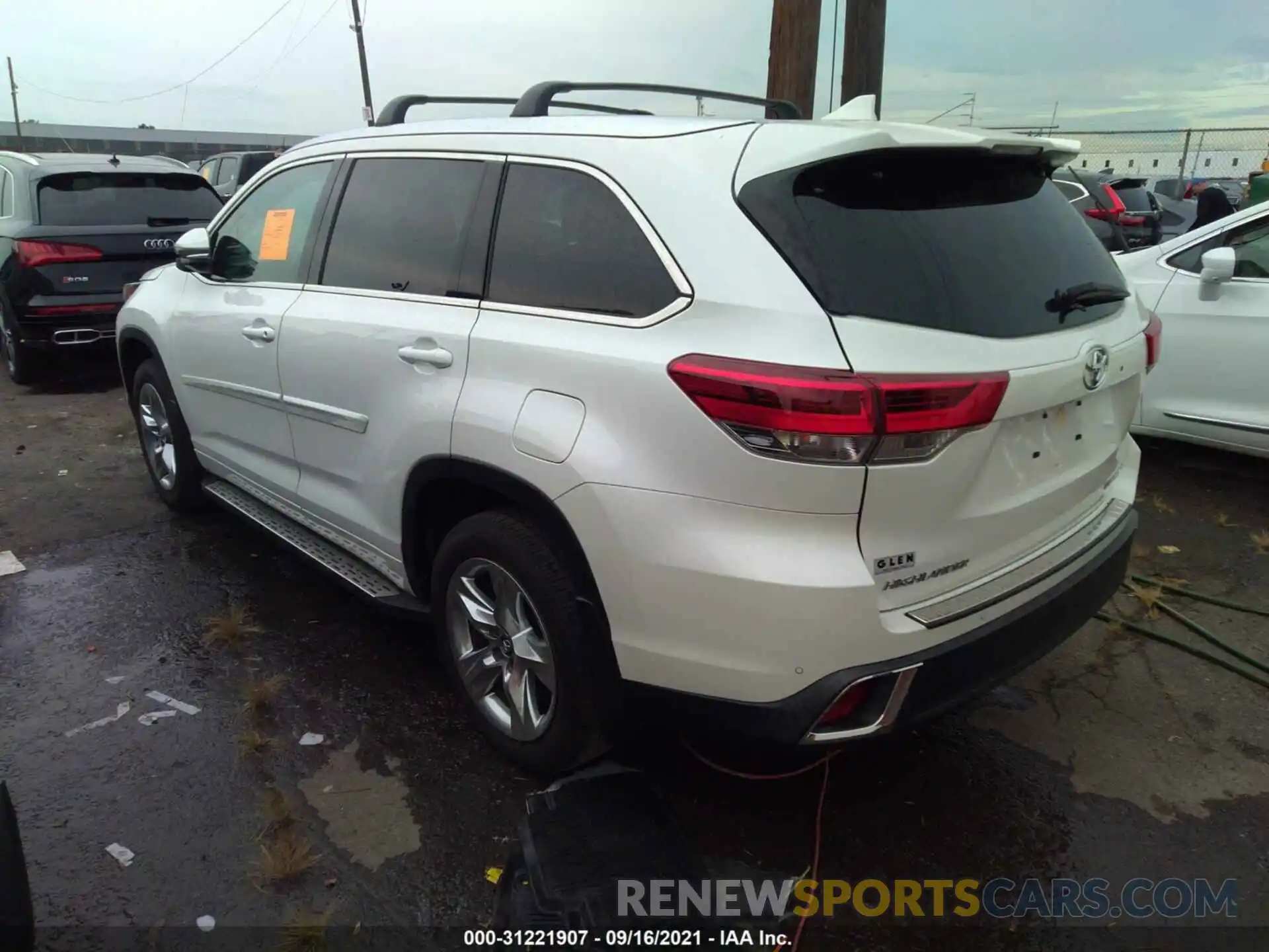 3 Photograph of a damaged car 5TDDZRFH6KS726728 TOYOTA HIGHLANDER 2019