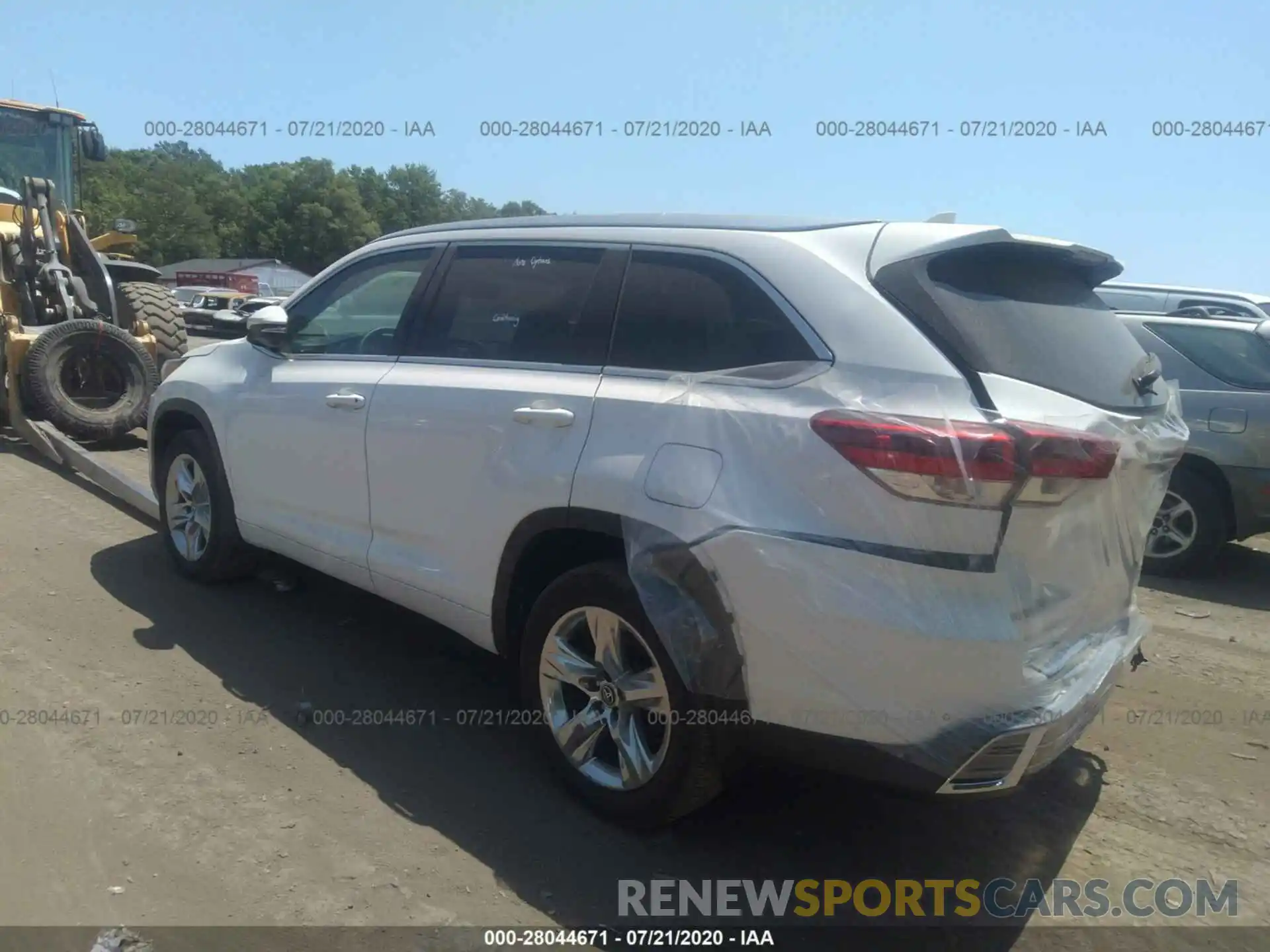 3 Photograph of a damaged car 5TDDZRFH6KS730925 TOYOTA HIGHLANDER 2019