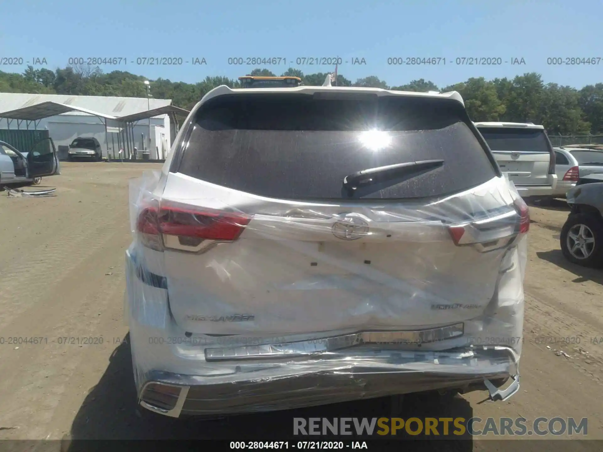 6 Photograph of a damaged car 5TDDZRFH6KS730925 TOYOTA HIGHLANDER 2019