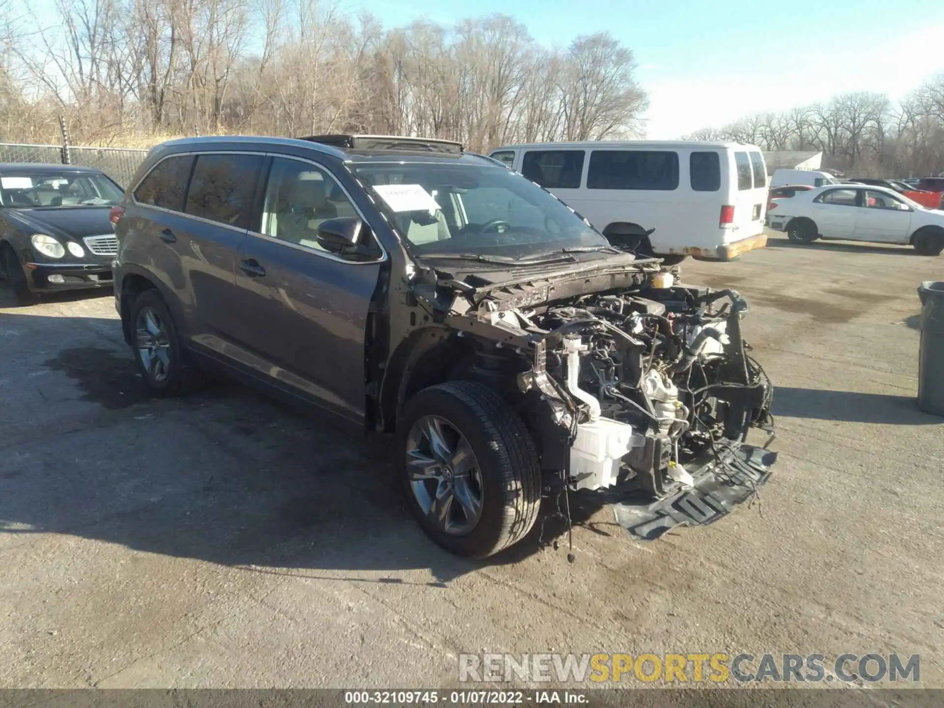 1 Photograph of a damaged car 5TDDZRFH6KS738362 TOYOTA HIGHLANDER 2019