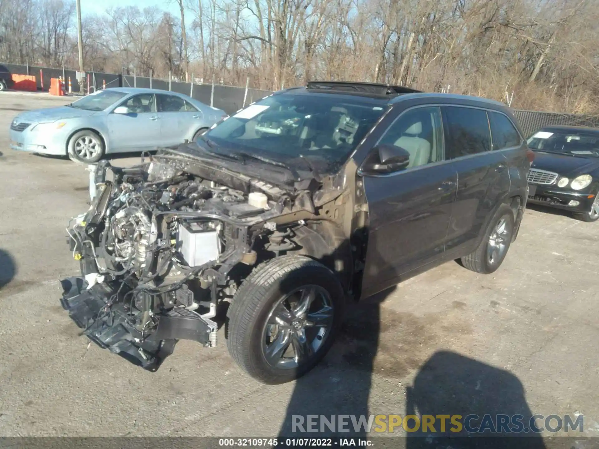 2 Photograph of a damaged car 5TDDZRFH6KS738362 TOYOTA HIGHLANDER 2019