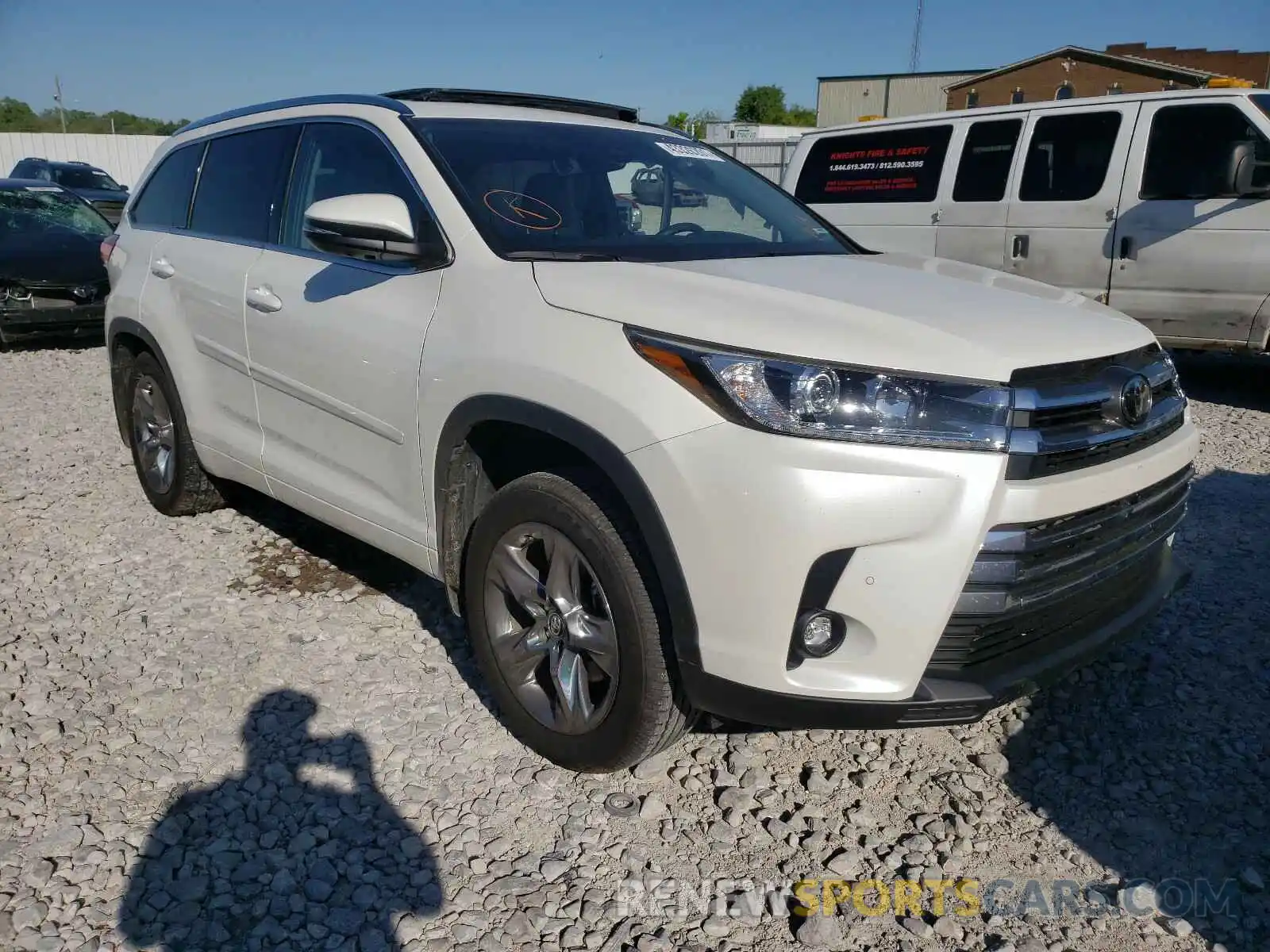 1 Photograph of a damaged car 5TDDZRFH6KS740208 TOYOTA HIGHLANDER 2019