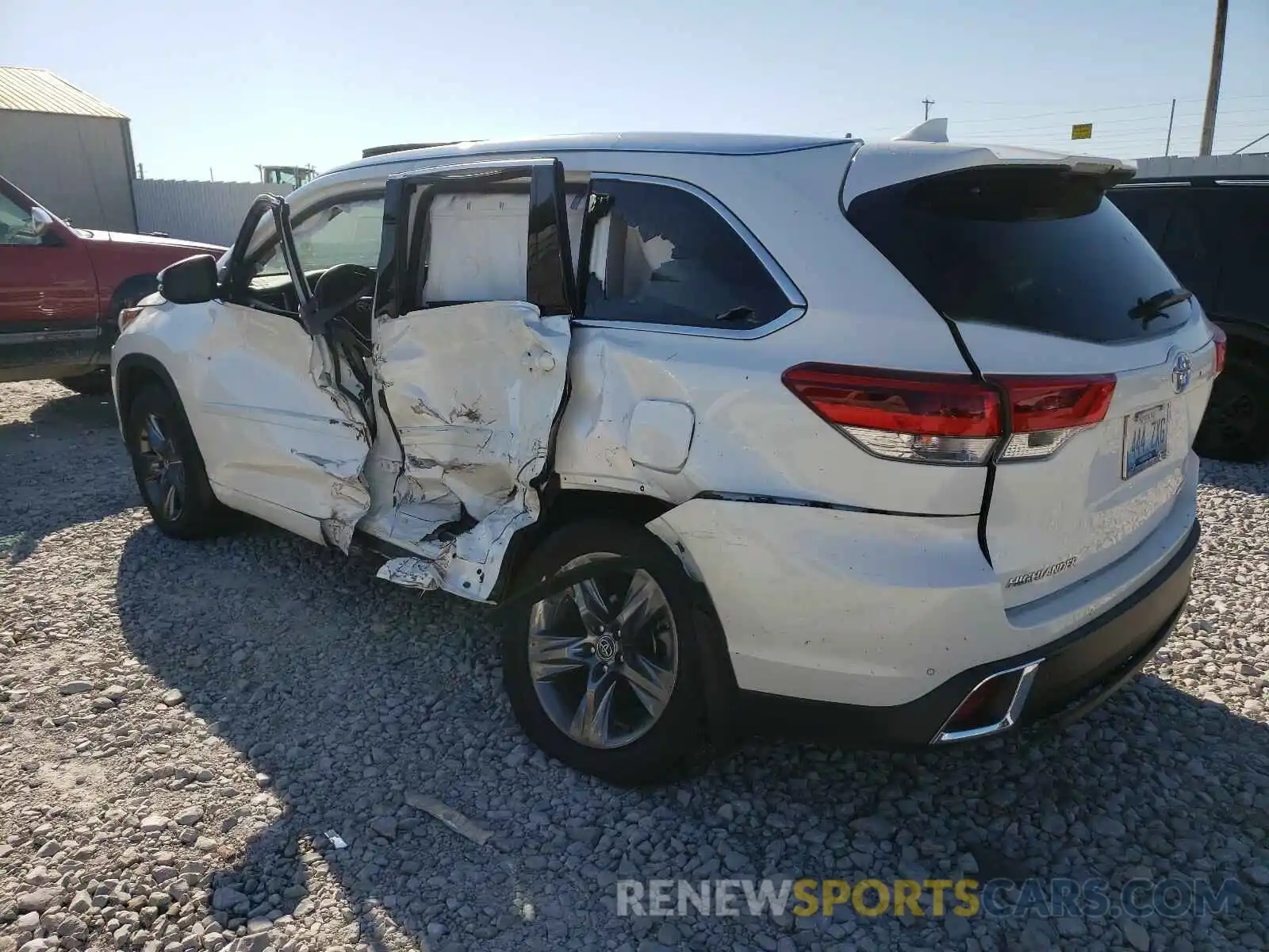 9 Photograph of a damaged car 5TDDZRFH6KS740208 TOYOTA HIGHLANDER 2019