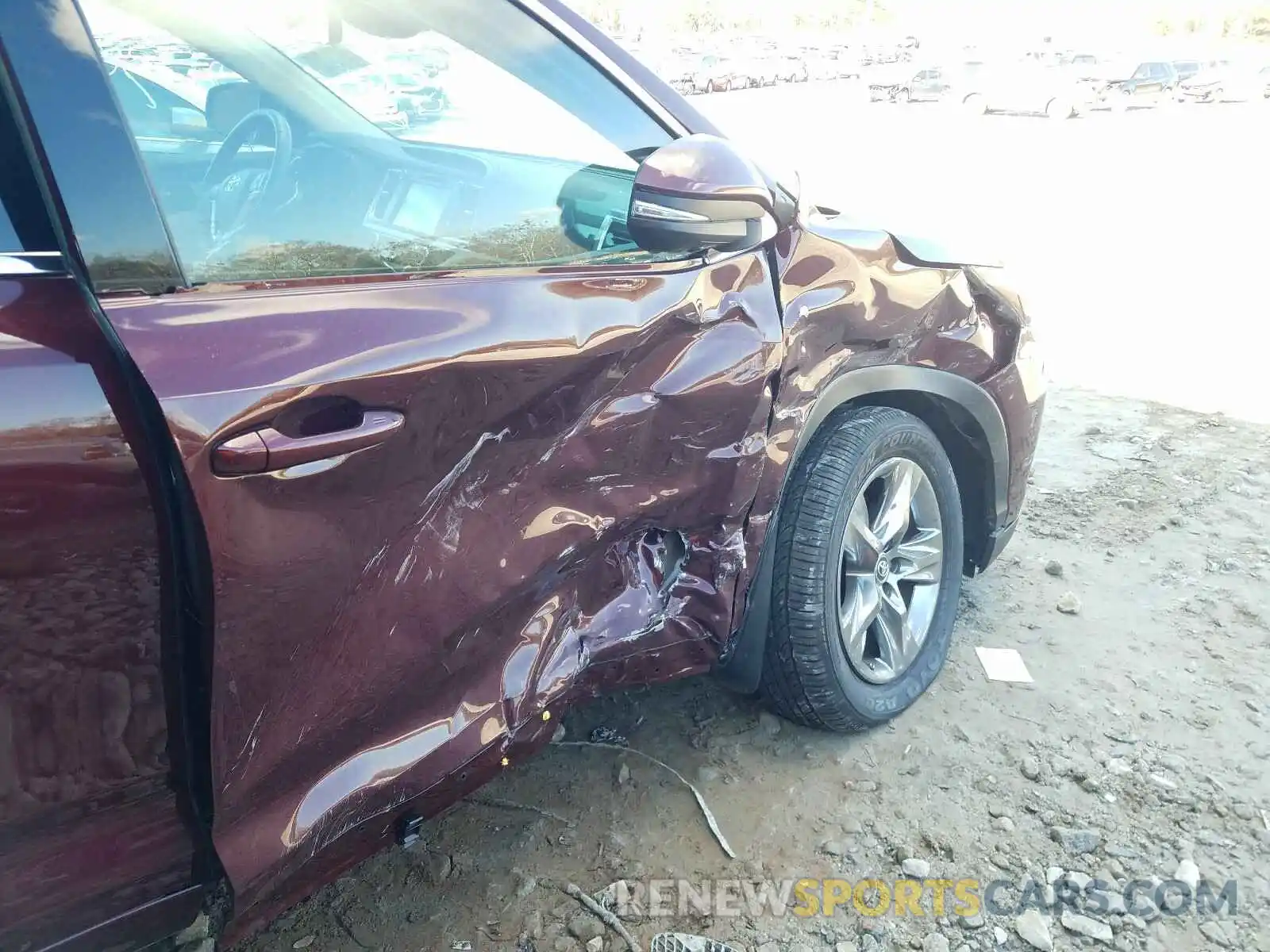 9 Photograph of a damaged car 5TDDZRFH6KS741083 TOYOTA HIGHLANDER 2019