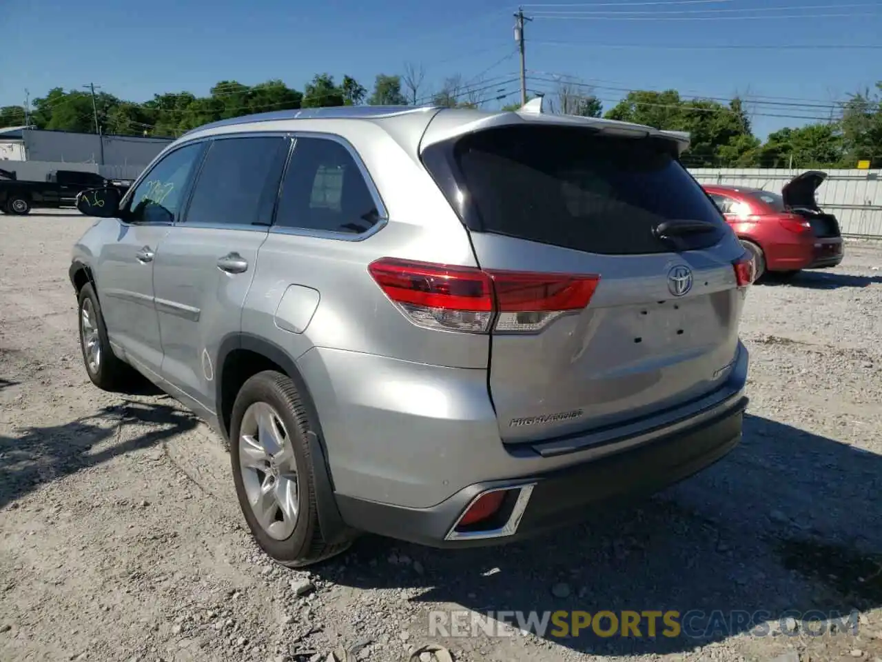 3 Photograph of a damaged car 5TDDZRFH6KS747529 TOYOTA HIGHLANDER 2019