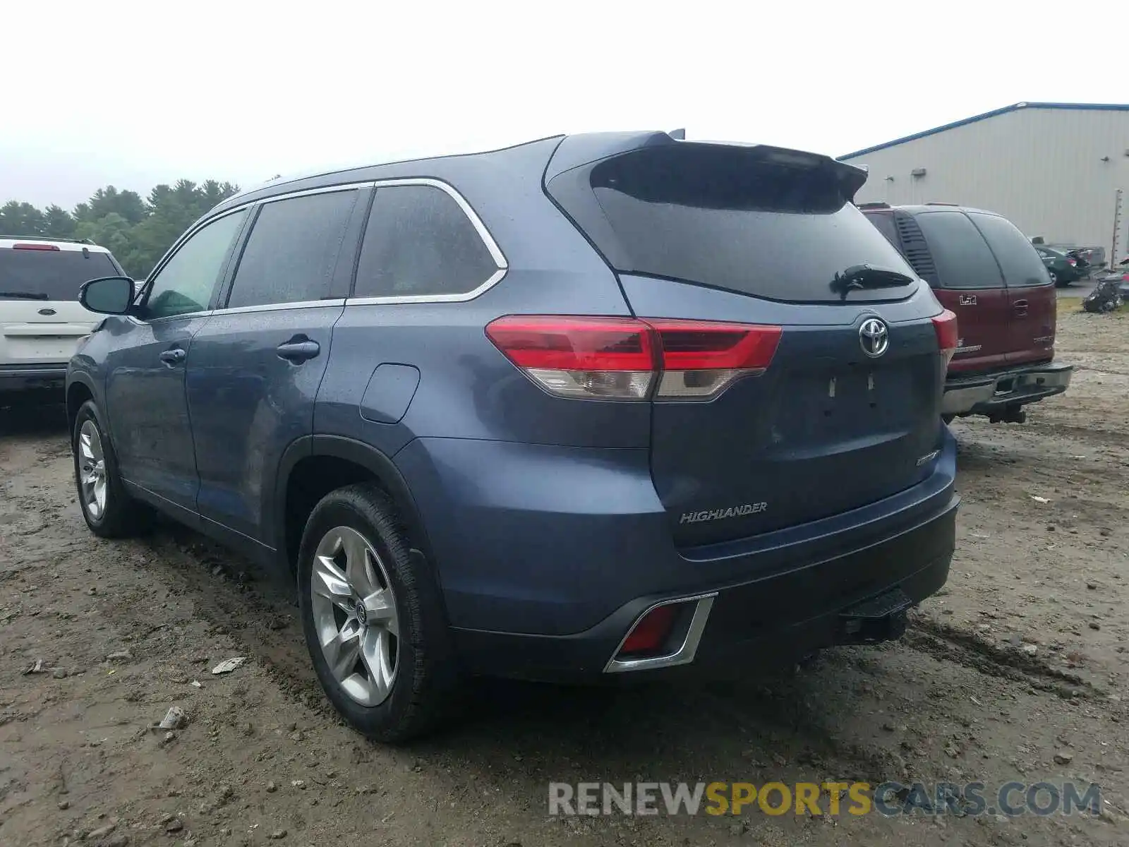 3 Photograph of a damaged car 5TDDZRFH6KS927108 TOYOTA HIGHLANDER 2019