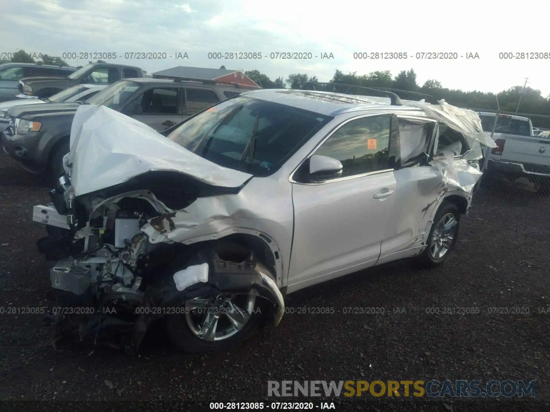 2 Photograph of a damaged car 5TDDZRFH6KS932499 TOYOTA HIGHLANDER 2019