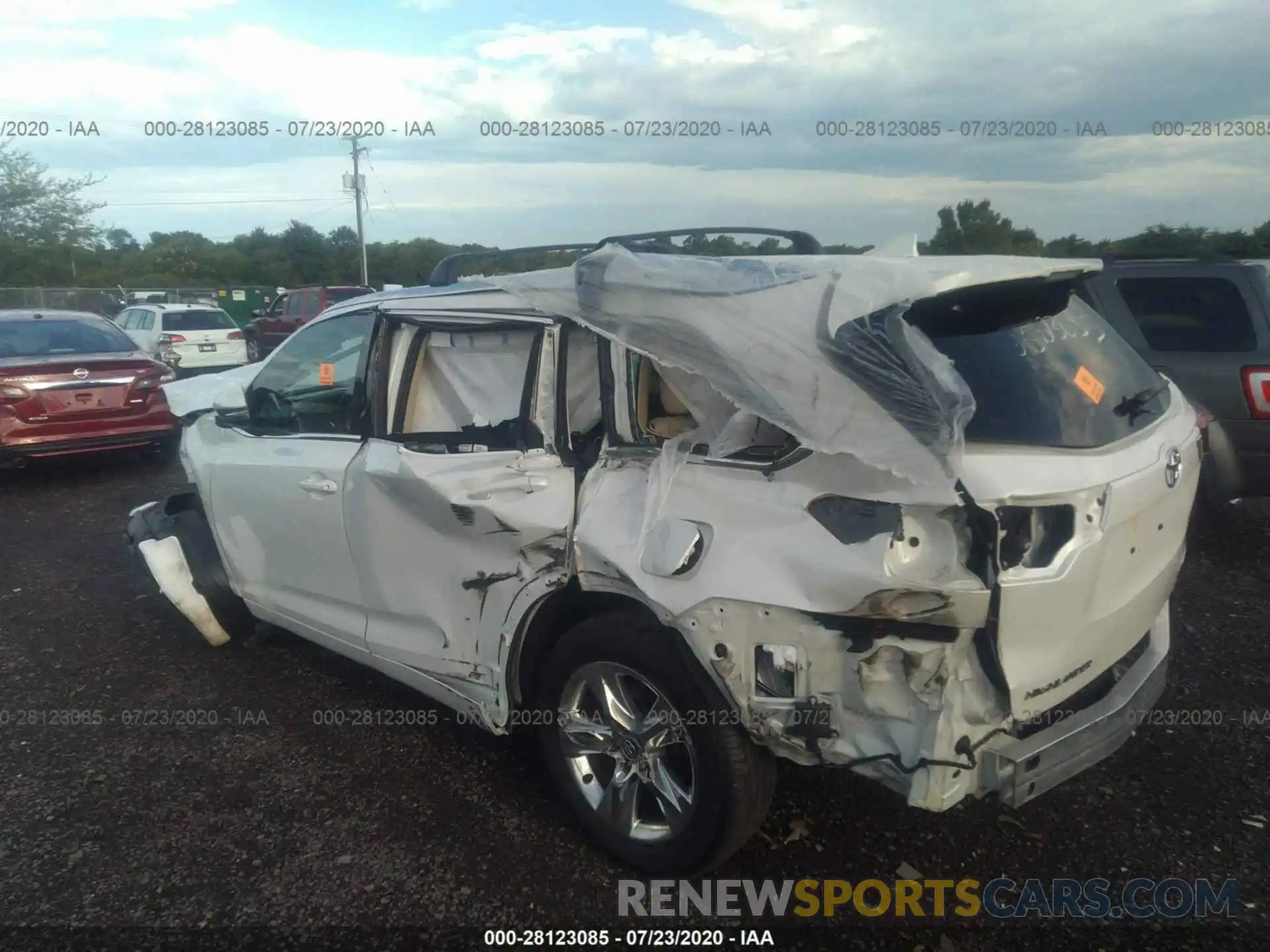 3 Photograph of a damaged car 5TDDZRFH6KS932499 TOYOTA HIGHLANDER 2019