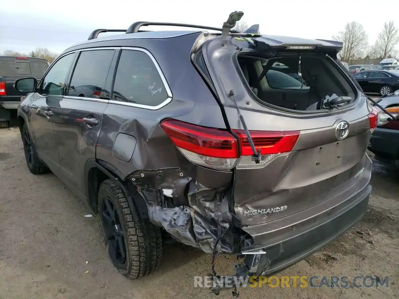 3 Photograph of a damaged car 5TDDZRFH6KS951764 TOYOTA HIGHLANDER 2019