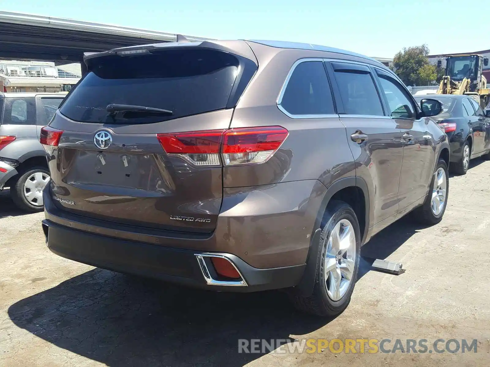 4 Photograph of a damaged car 5TDDZRFH6KS956169 TOYOTA HIGHLANDER 2019