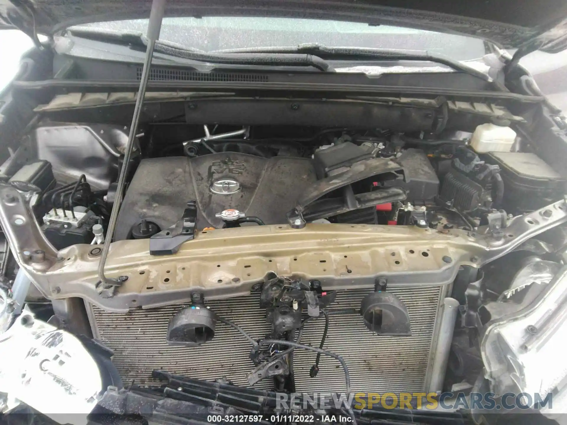 10 Photograph of a damaged car 5TDDZRFH6KS965969 TOYOTA HIGHLANDER 2019