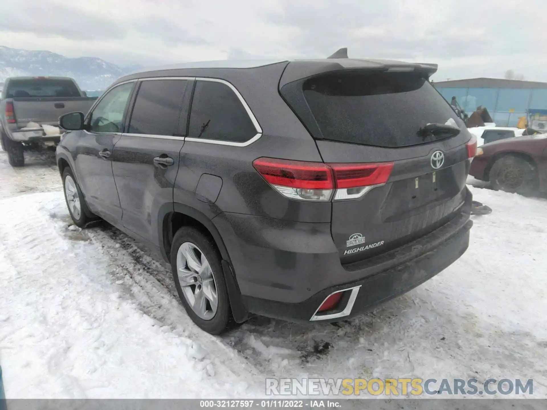 3 Photograph of a damaged car 5TDDZRFH6KS965969 TOYOTA HIGHLANDER 2019