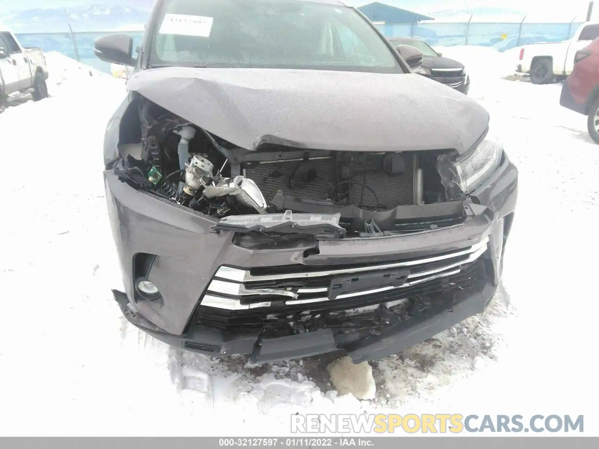 6 Photograph of a damaged car 5TDDZRFH6KS965969 TOYOTA HIGHLANDER 2019