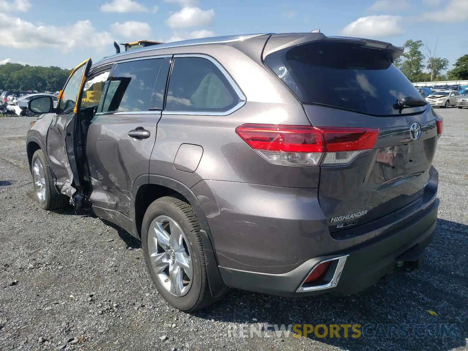 3 Photograph of a damaged car 5TDDZRFH6KS968404 TOYOTA HIGHLANDER 2019