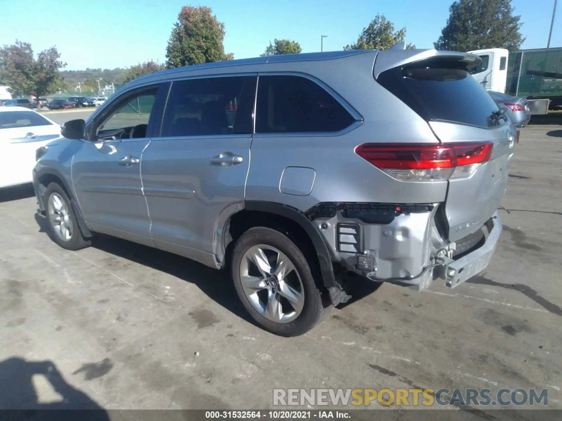 3 Photograph of a damaged car 5TDDZRFH6KS970041 TOYOTA HIGHLANDER 2019