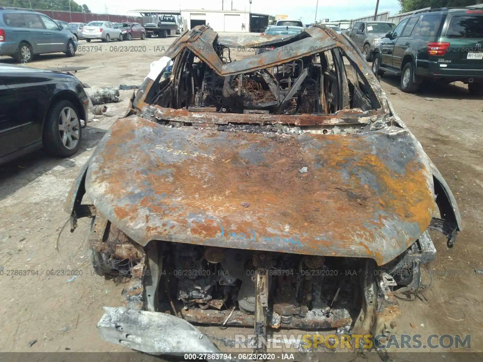 10 Photograph of a damaged car 5TDDZRFH6KS978821 TOYOTA HIGHLANDER 2019