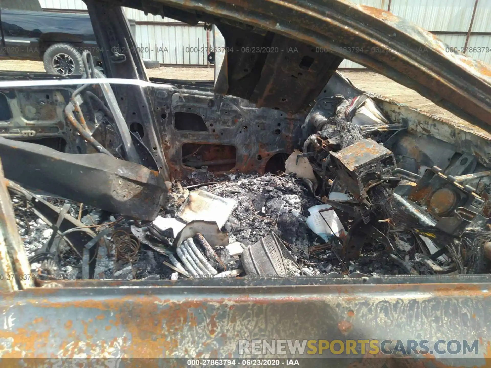5 Photograph of a damaged car 5TDDZRFH6KS978821 TOYOTA HIGHLANDER 2019