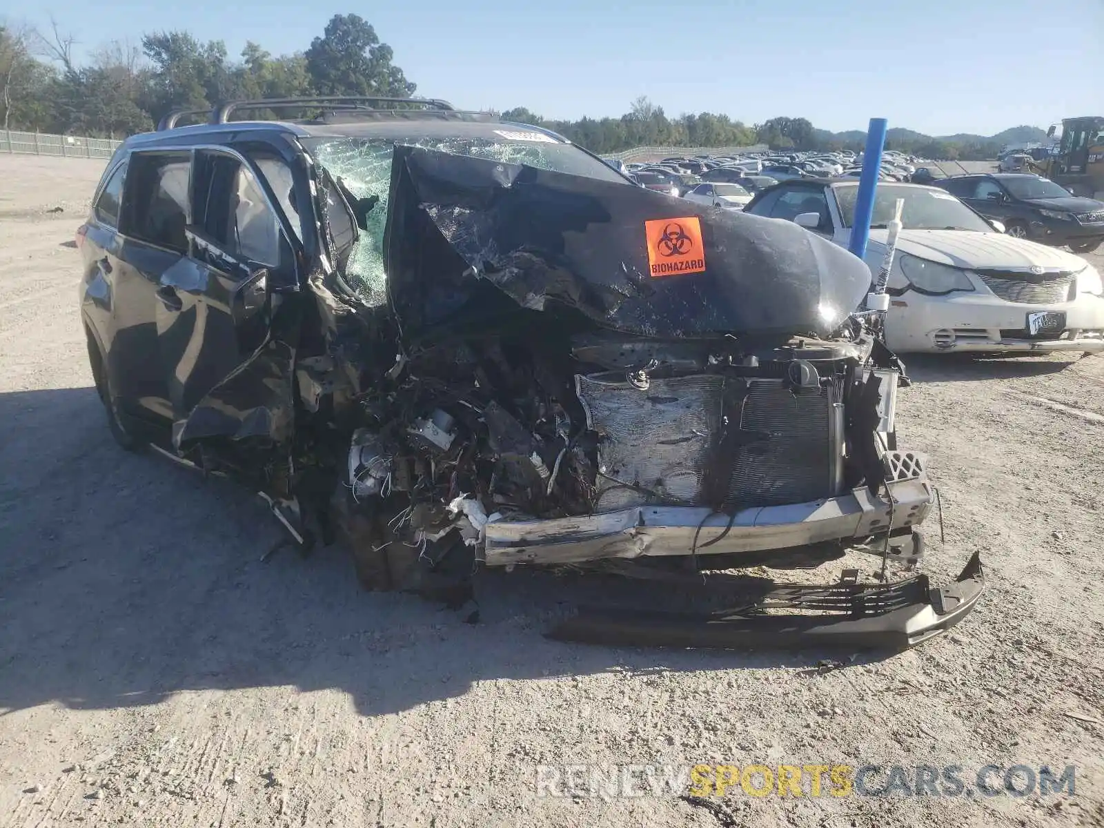 1 Photograph of a damaged car 5TDDZRFH6KS979015 TOYOTA HIGHLANDER 2019