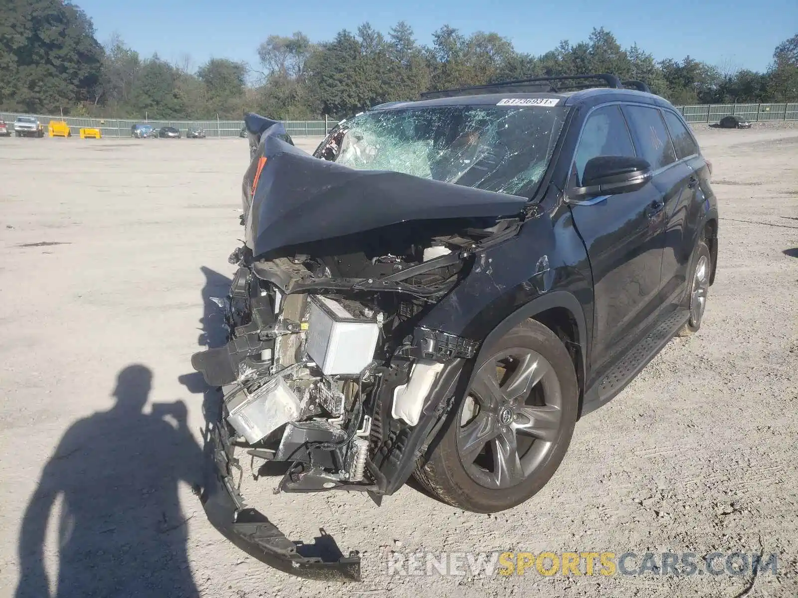 2 Photograph of a damaged car 5TDDZRFH6KS979015 TOYOTA HIGHLANDER 2019