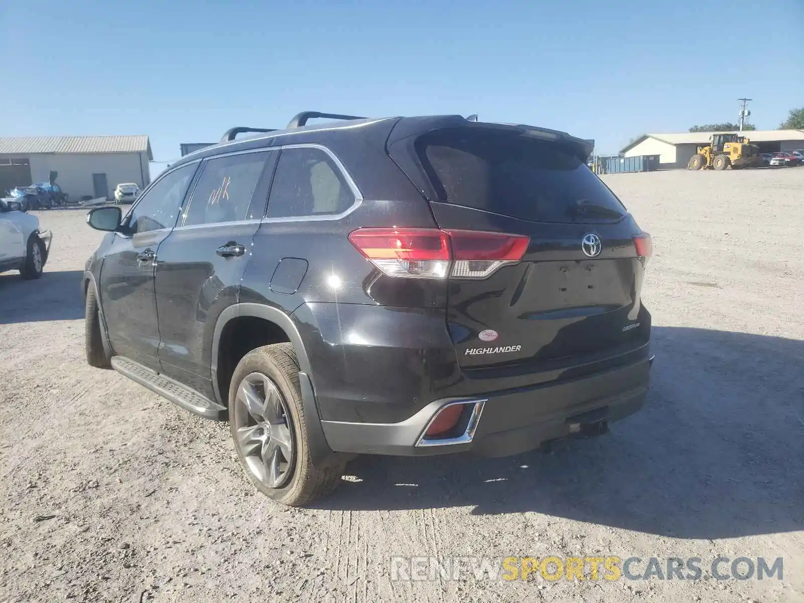 3 Photograph of a damaged car 5TDDZRFH6KS979015 TOYOTA HIGHLANDER 2019