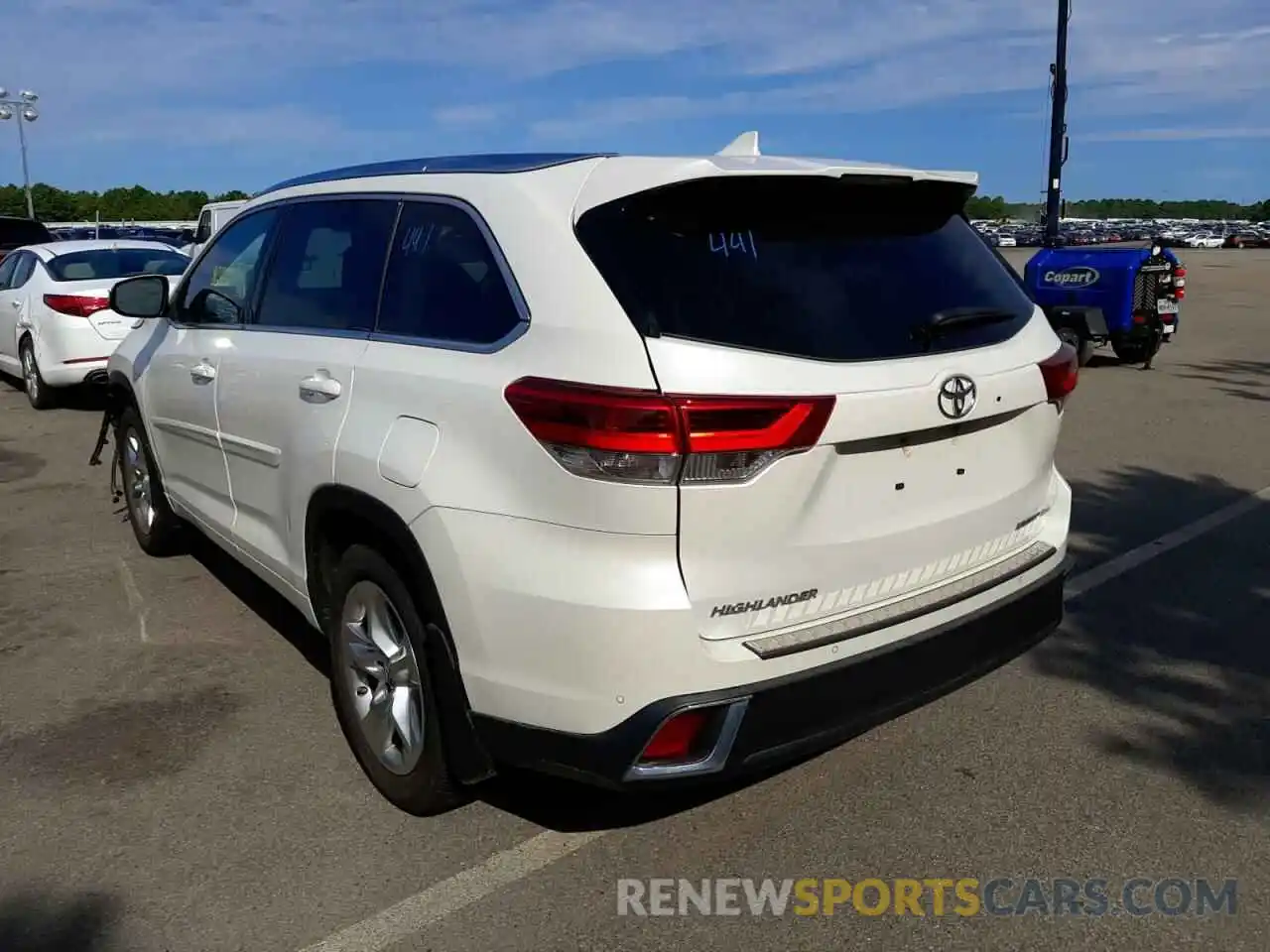 3 Photograph of a damaged car 5TDDZRFH6KS983405 TOYOTA HIGHLANDER 2019