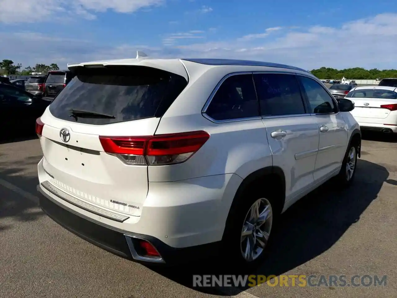 4 Photograph of a damaged car 5TDDZRFH6KS983405 TOYOTA HIGHLANDER 2019