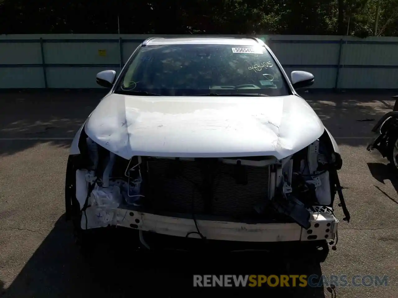 9 Photograph of a damaged car 5TDDZRFH6KS983405 TOYOTA HIGHLANDER 2019