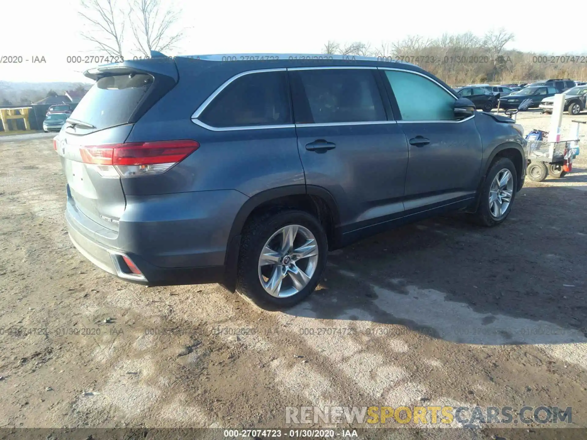 4 Photograph of a damaged car 5TDDZRFH6KS983906 TOYOTA HIGHLANDER 2019