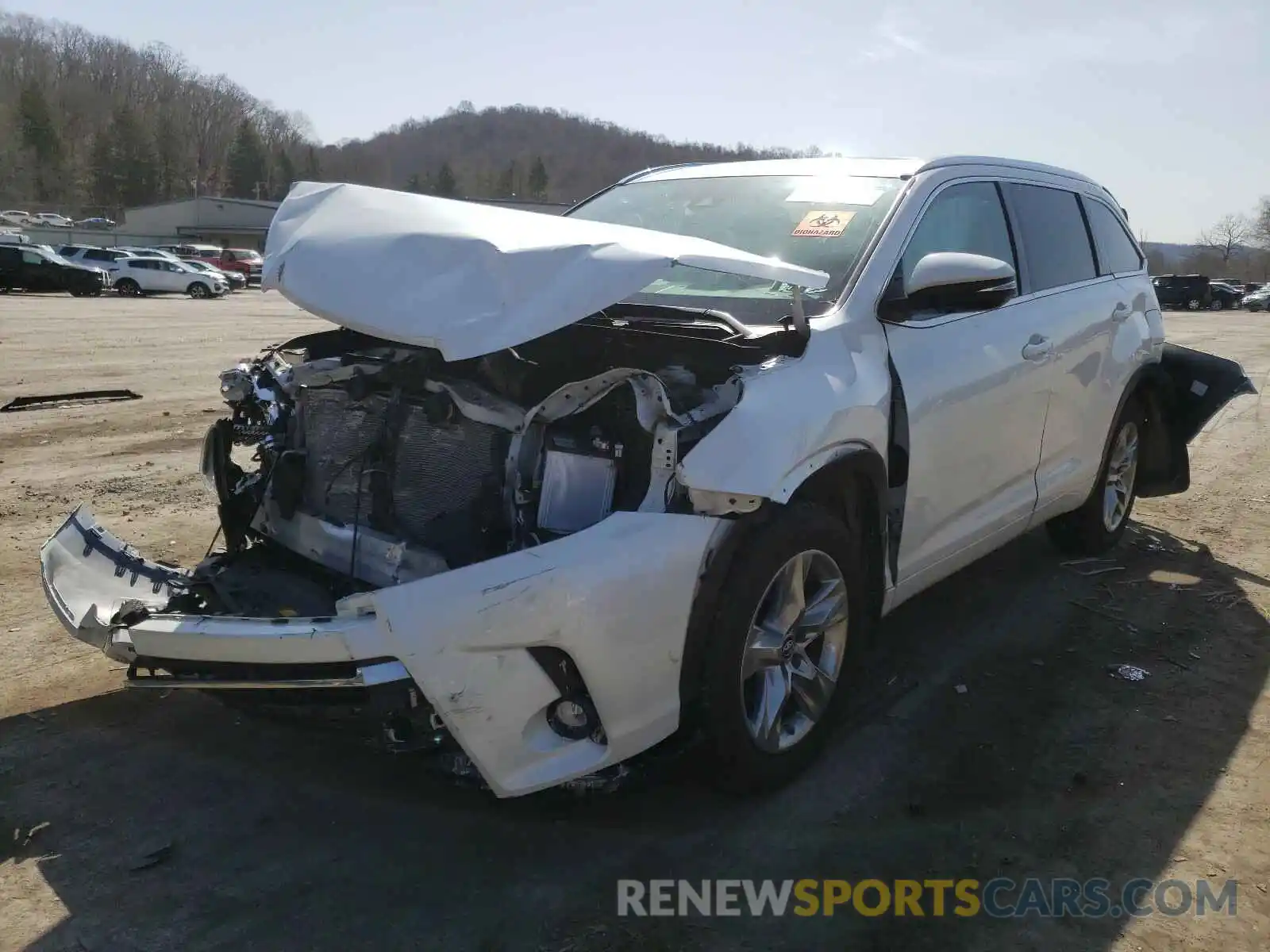 2 Photograph of a damaged car 5TDDZRFH6KS987275 TOYOTA HIGHLANDER 2019