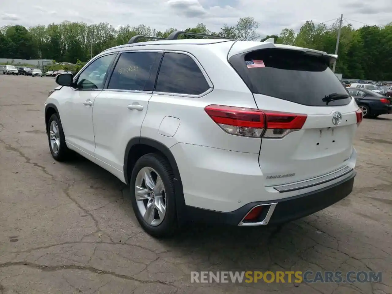 3 Photograph of a damaged car 5TDDZRFH6KS998535 TOYOTA HIGHLANDER 2019