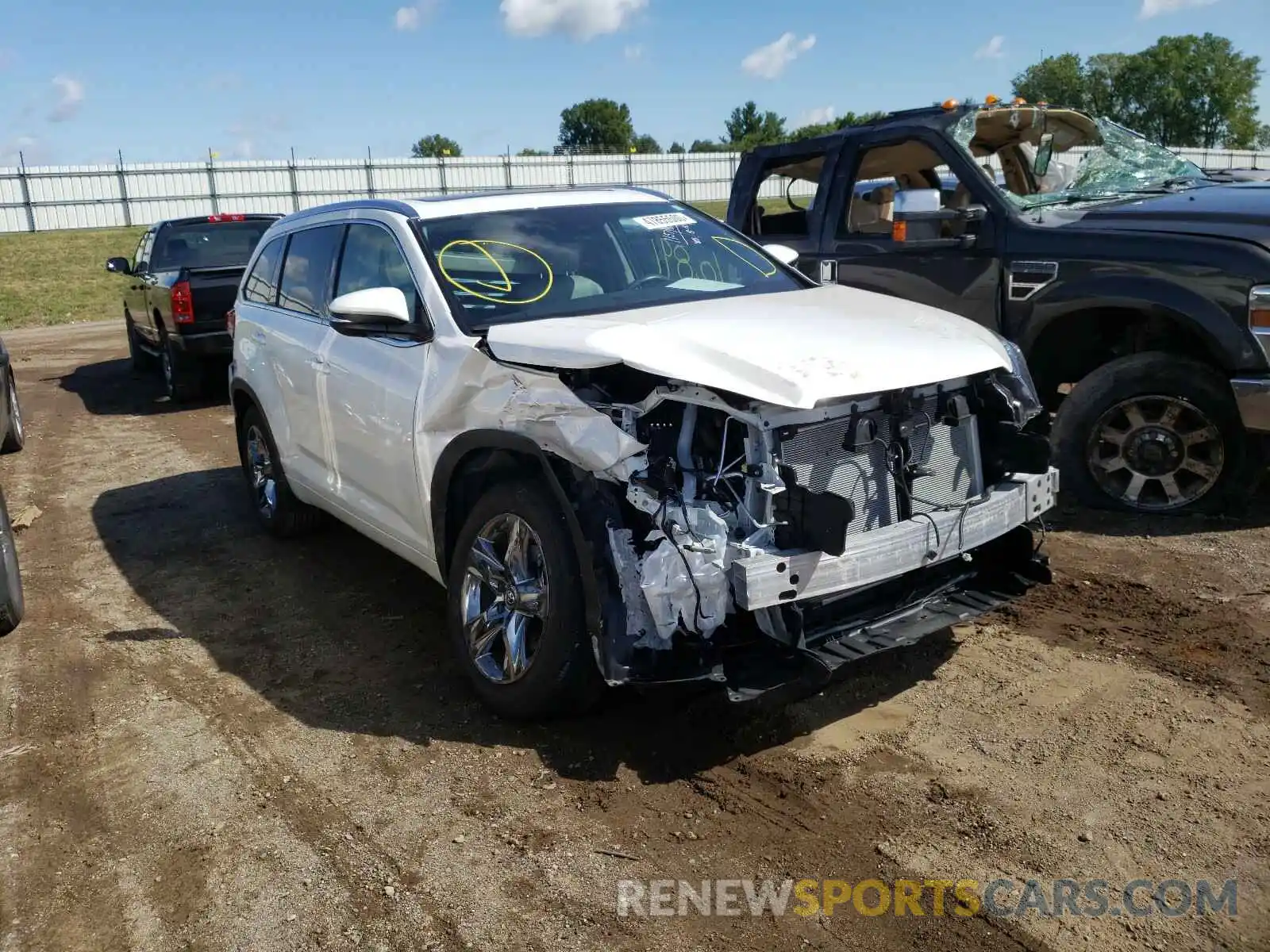 1 Photograph of a damaged car 5TDDZRFH7KS701157 TOYOTA HIGHLANDER 2019