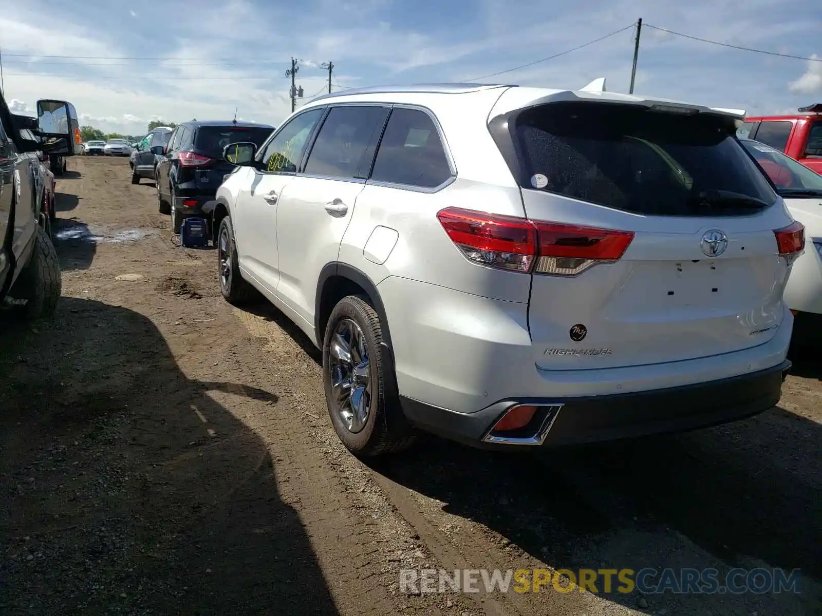 3 Photograph of a damaged car 5TDDZRFH7KS701157 TOYOTA HIGHLANDER 2019