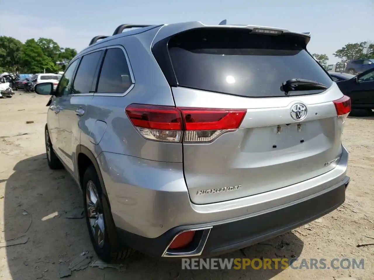 3 Photograph of a damaged car 5TDDZRFH7KS708514 TOYOTA HIGHLANDER 2019