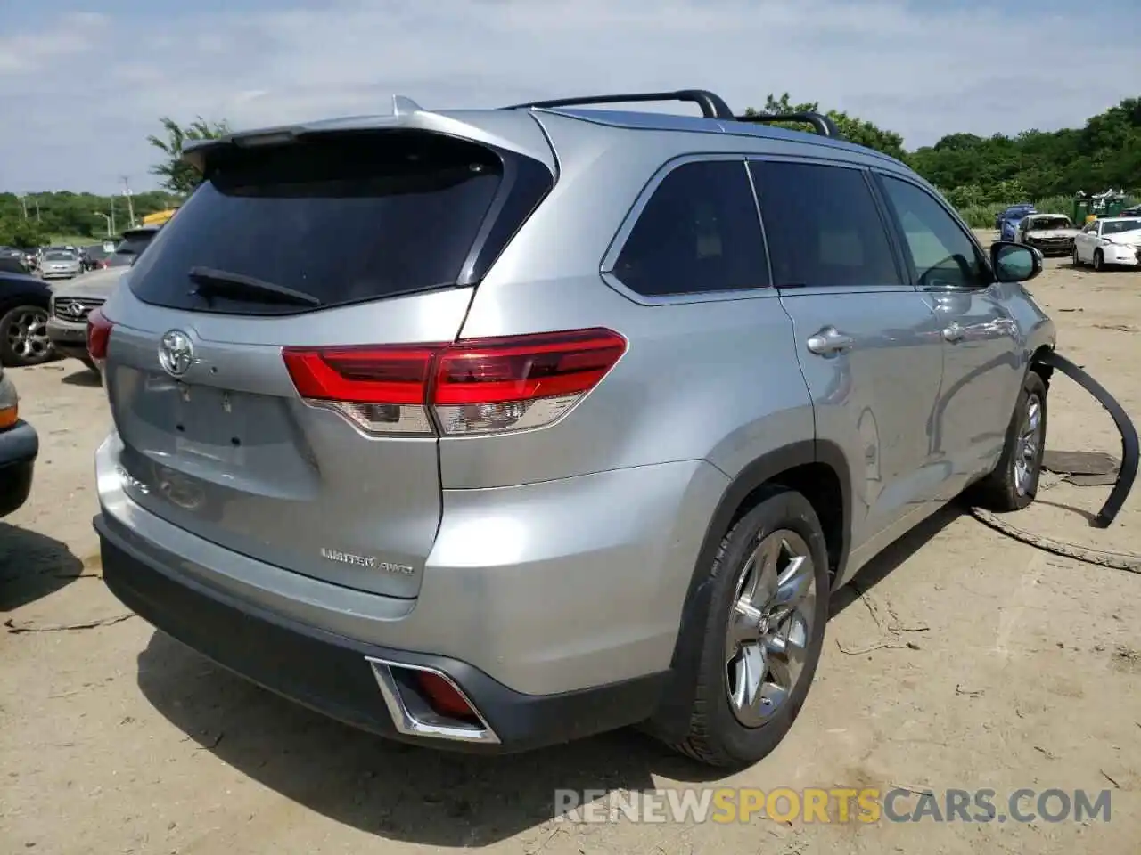 4 Photograph of a damaged car 5TDDZRFH7KS708514 TOYOTA HIGHLANDER 2019