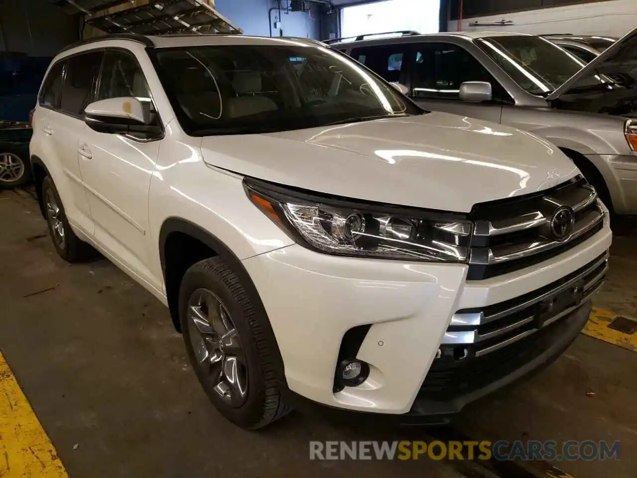 1 Photograph of a damaged car 5TDDZRFH7KS723000 TOYOTA HIGHLANDER 2019