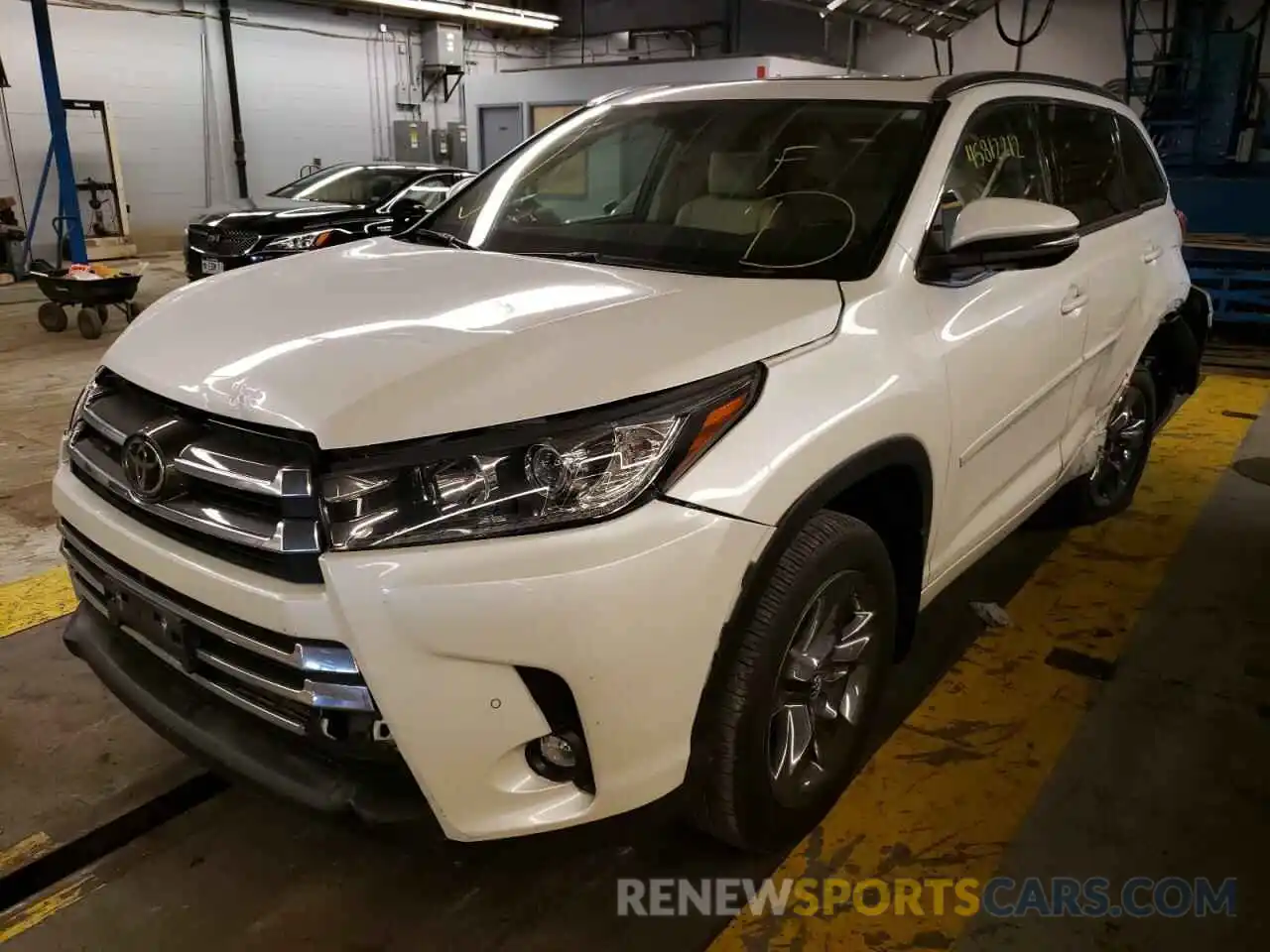 2 Photograph of a damaged car 5TDDZRFH7KS723000 TOYOTA HIGHLANDER 2019