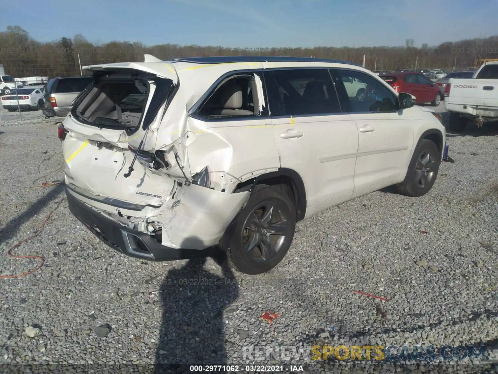 4 Photograph of a damaged car 5TDDZRFH7KS726012 TOYOTA HIGHLANDER 2019