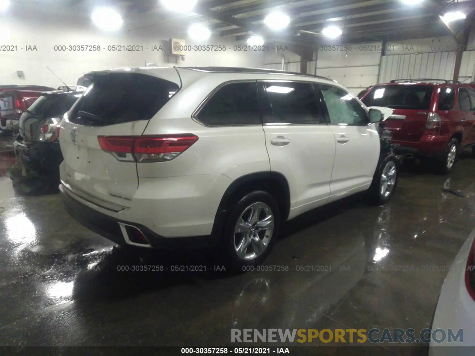 4 Photograph of a damaged car 5TDDZRFH7KS730108 TOYOTA HIGHLANDER 2019