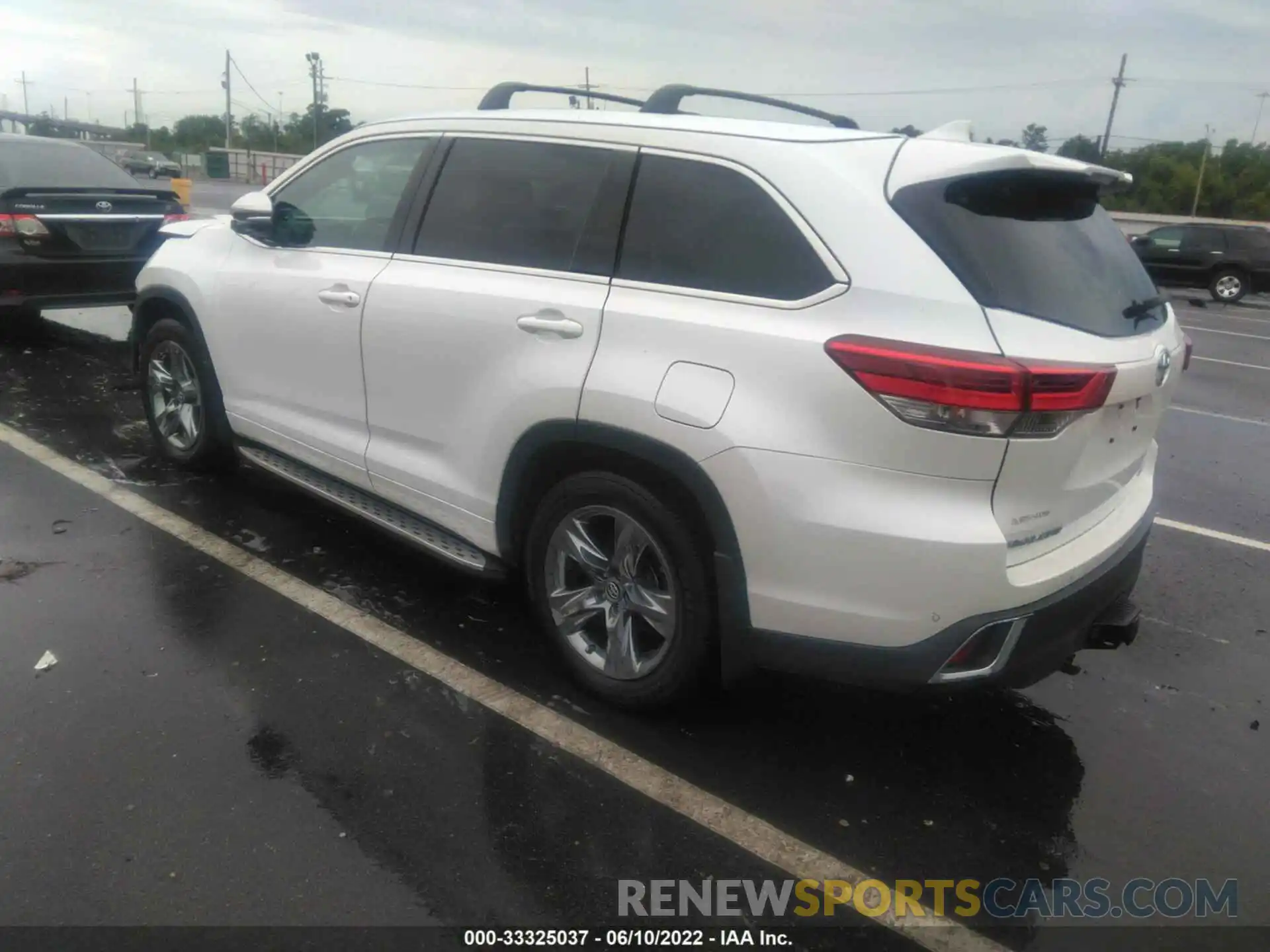 3 Photograph of a damaged car 5TDDZRFH7KS923469 TOYOTA HIGHLANDER 2019