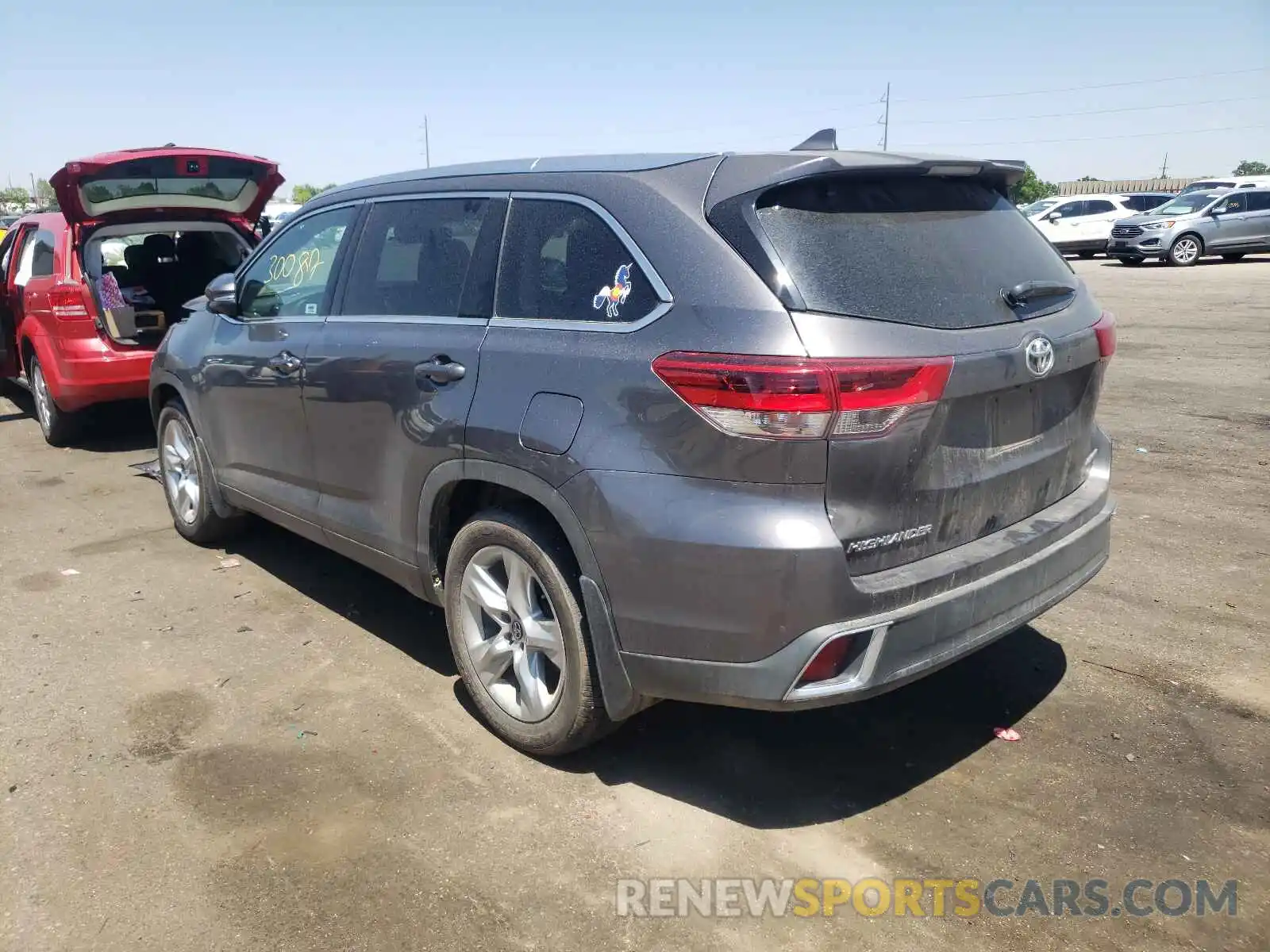 3 Photograph of a damaged car 5TDDZRFH7KS927280 TOYOTA HIGHLANDER 2019