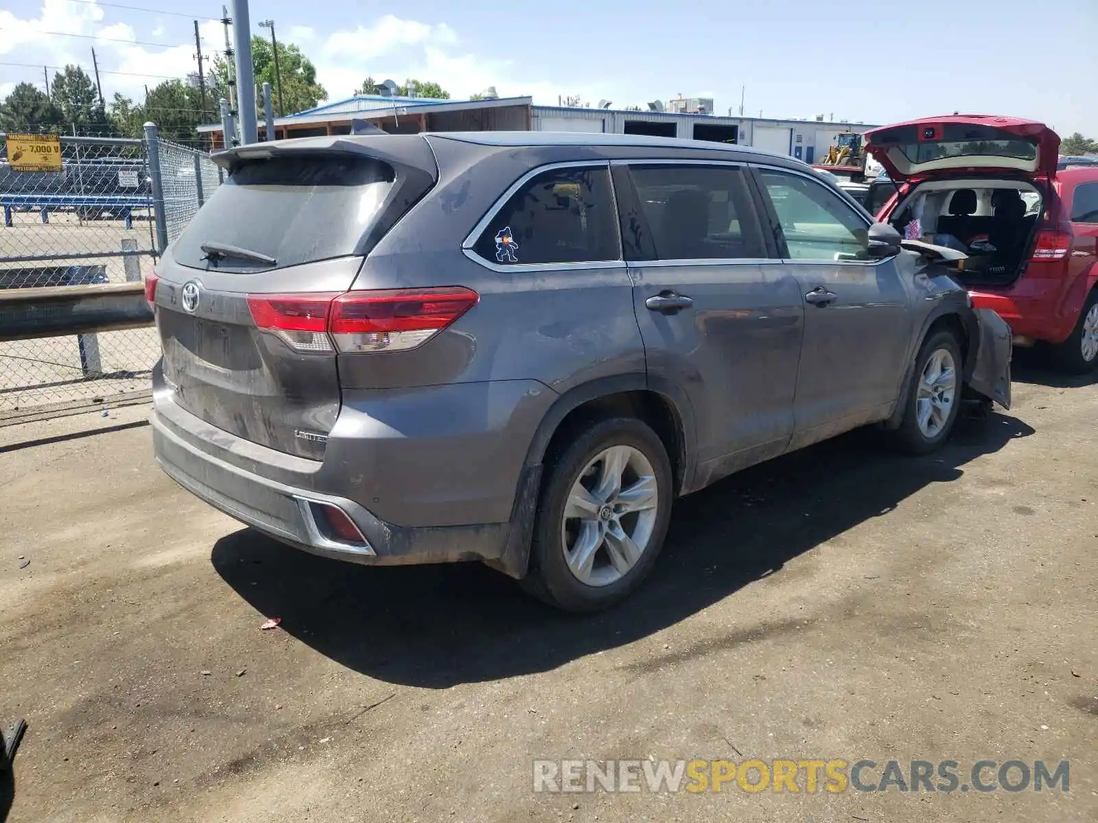 4 Photograph of a damaged car 5TDDZRFH7KS927280 TOYOTA HIGHLANDER 2019