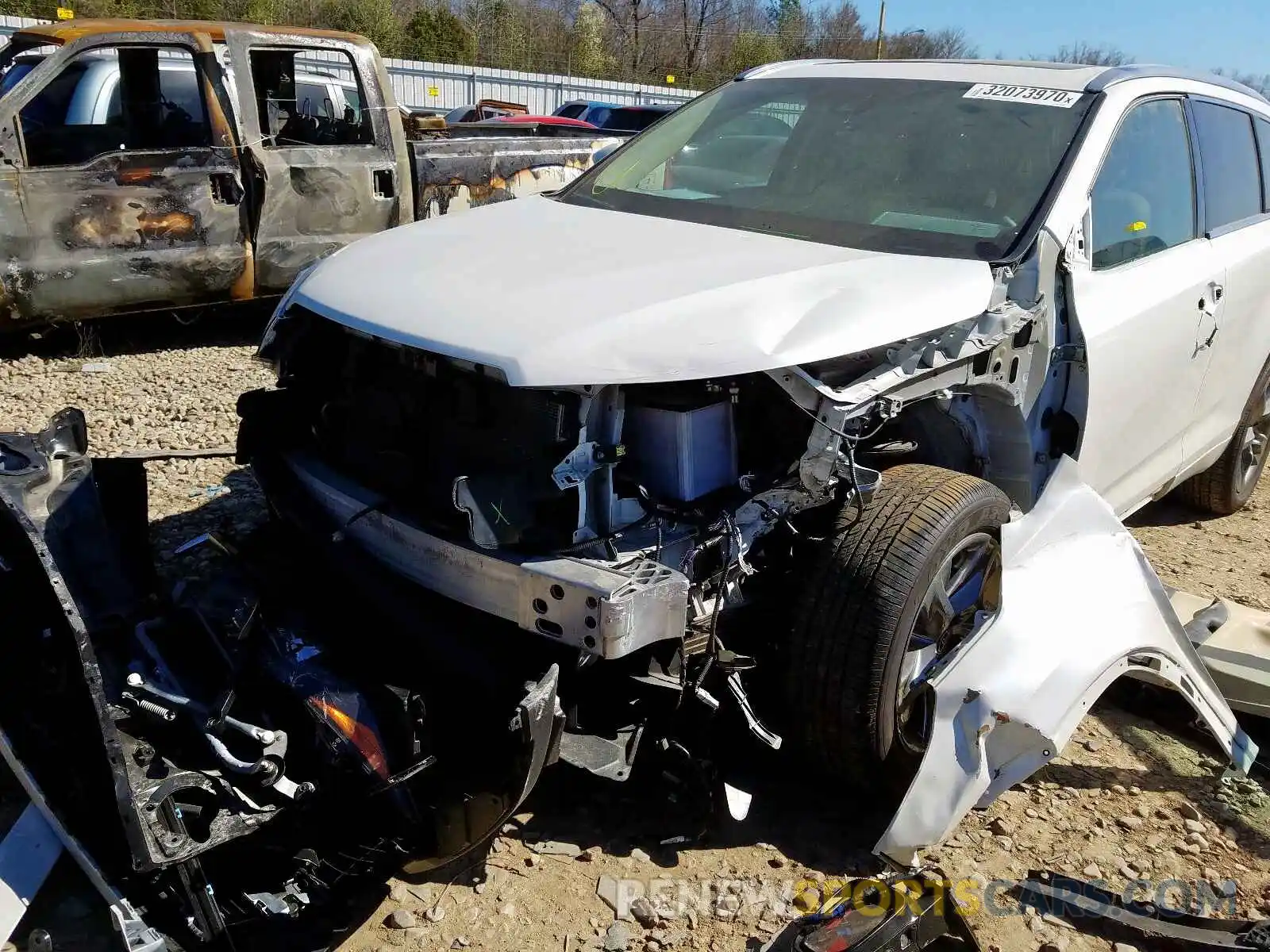 9 Photograph of a damaged car 5TDDZRFH7KS933449 TOYOTA HIGHLANDER 2019