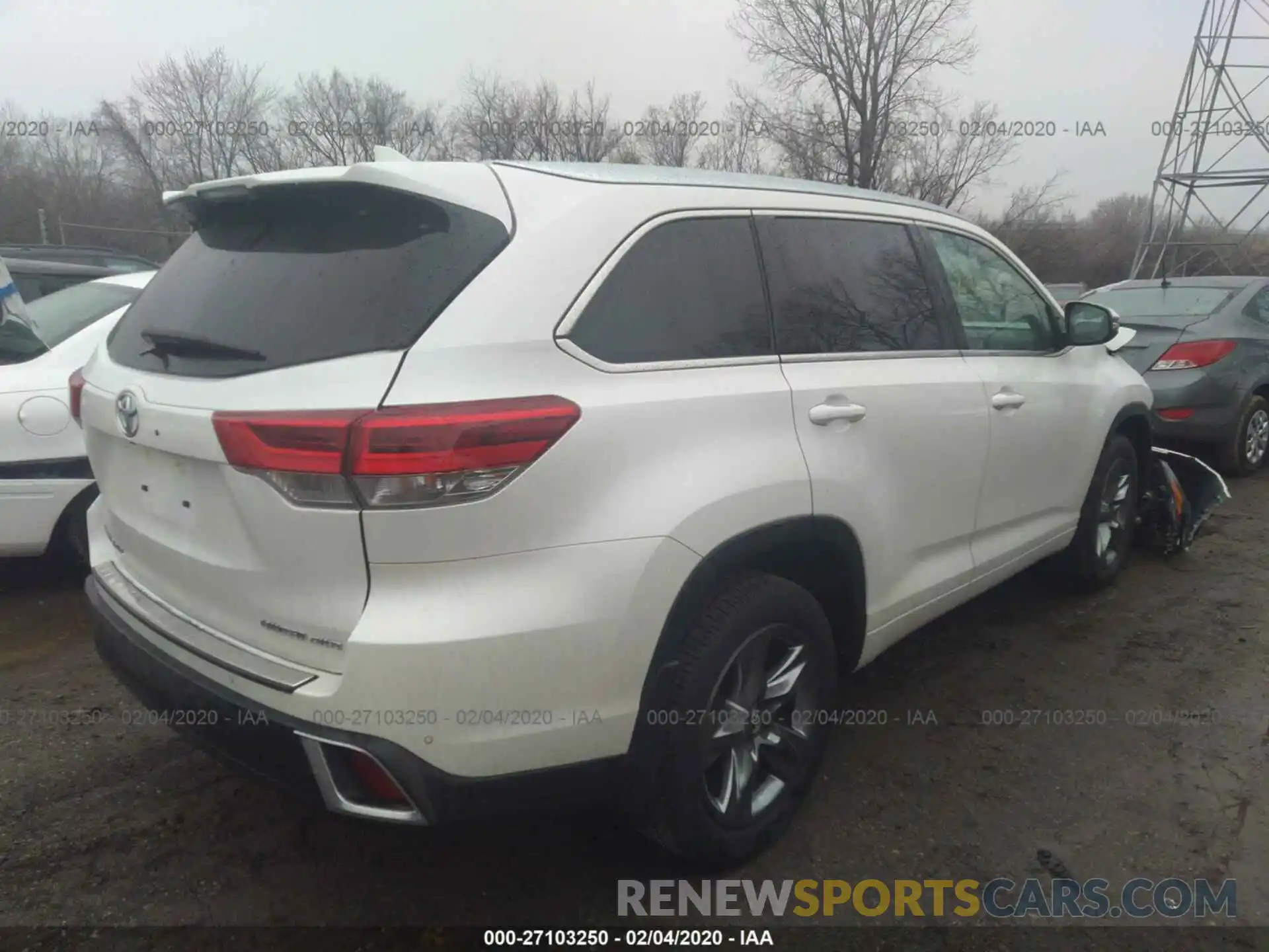 4 Photograph of a damaged car 5TDDZRFH7KS938344 TOYOTA HIGHLANDER 2019