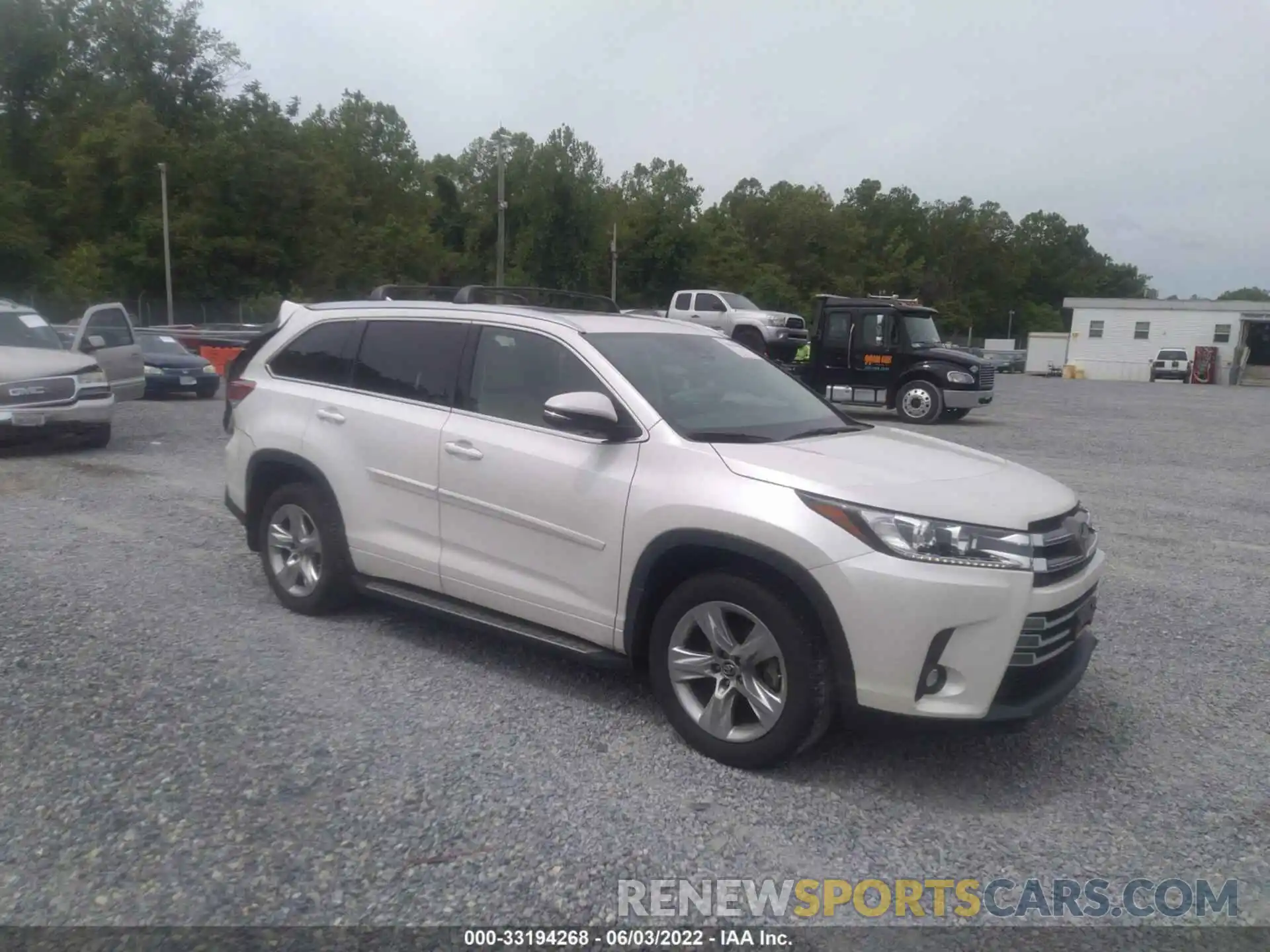 1 Photograph of a damaged car 5TDDZRFH7KS938943 TOYOTA HIGHLANDER 2019