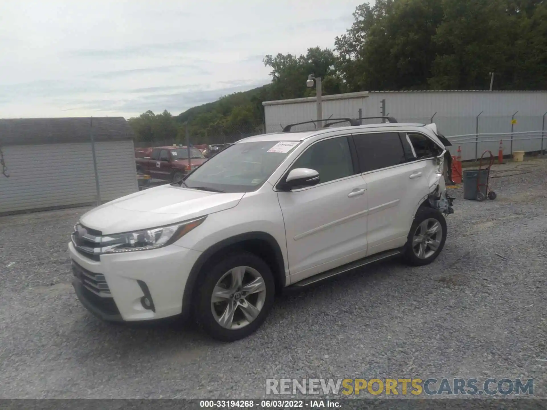 2 Photograph of a damaged car 5TDDZRFH7KS938943 TOYOTA HIGHLANDER 2019