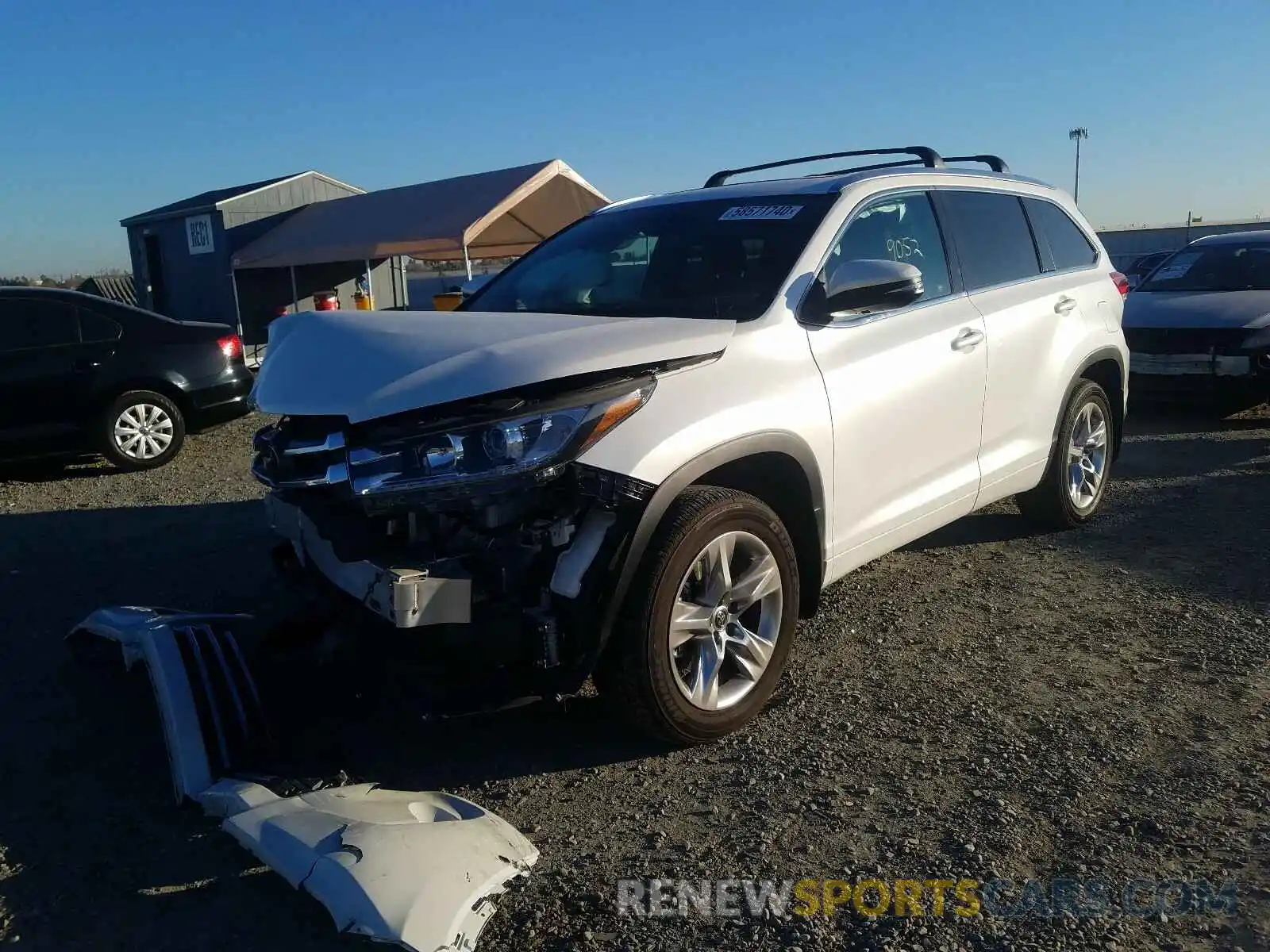 2 Photograph of a damaged car 5TDDZRFH7KS947397 TOYOTA HIGHLANDER 2019