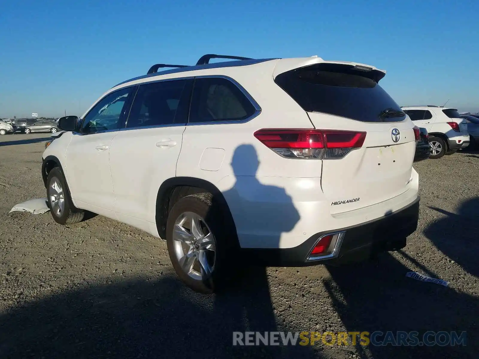 3 Photograph of a damaged car 5TDDZRFH7KS947397 TOYOTA HIGHLANDER 2019