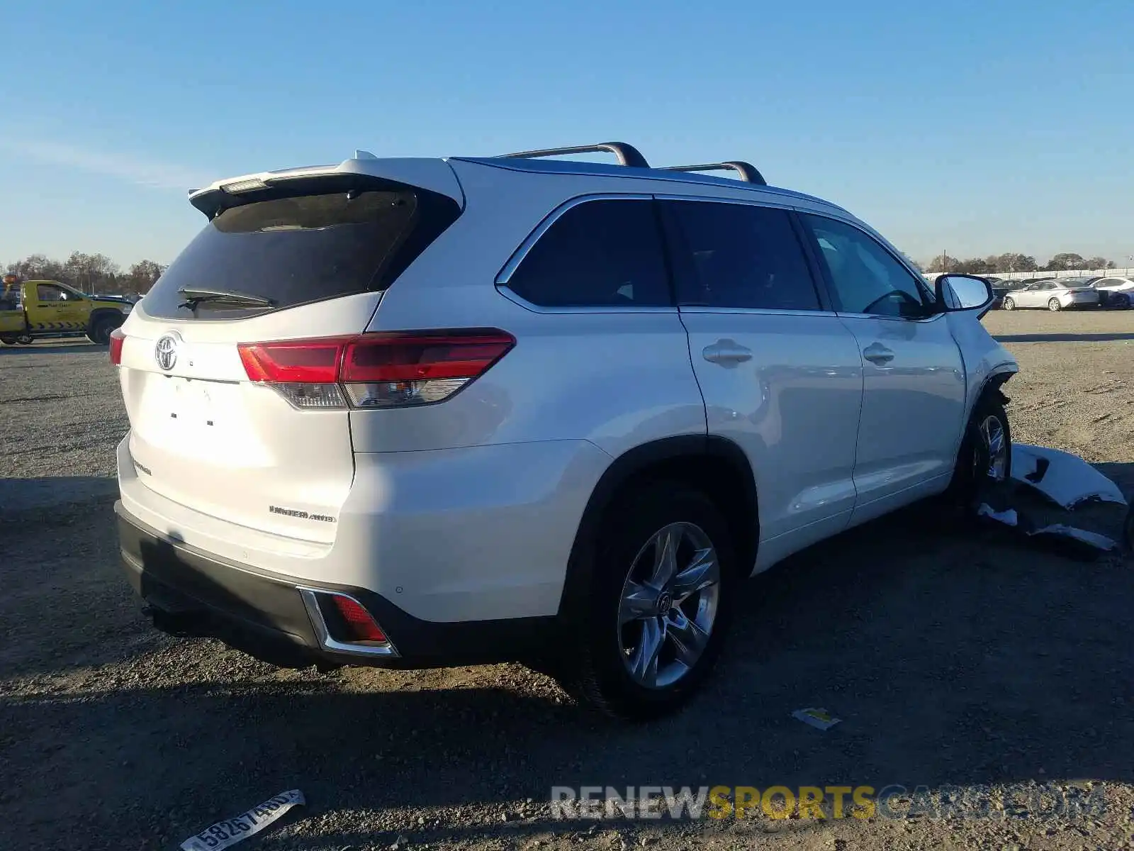 4 Photograph of a damaged car 5TDDZRFH7KS947397 TOYOTA HIGHLANDER 2019