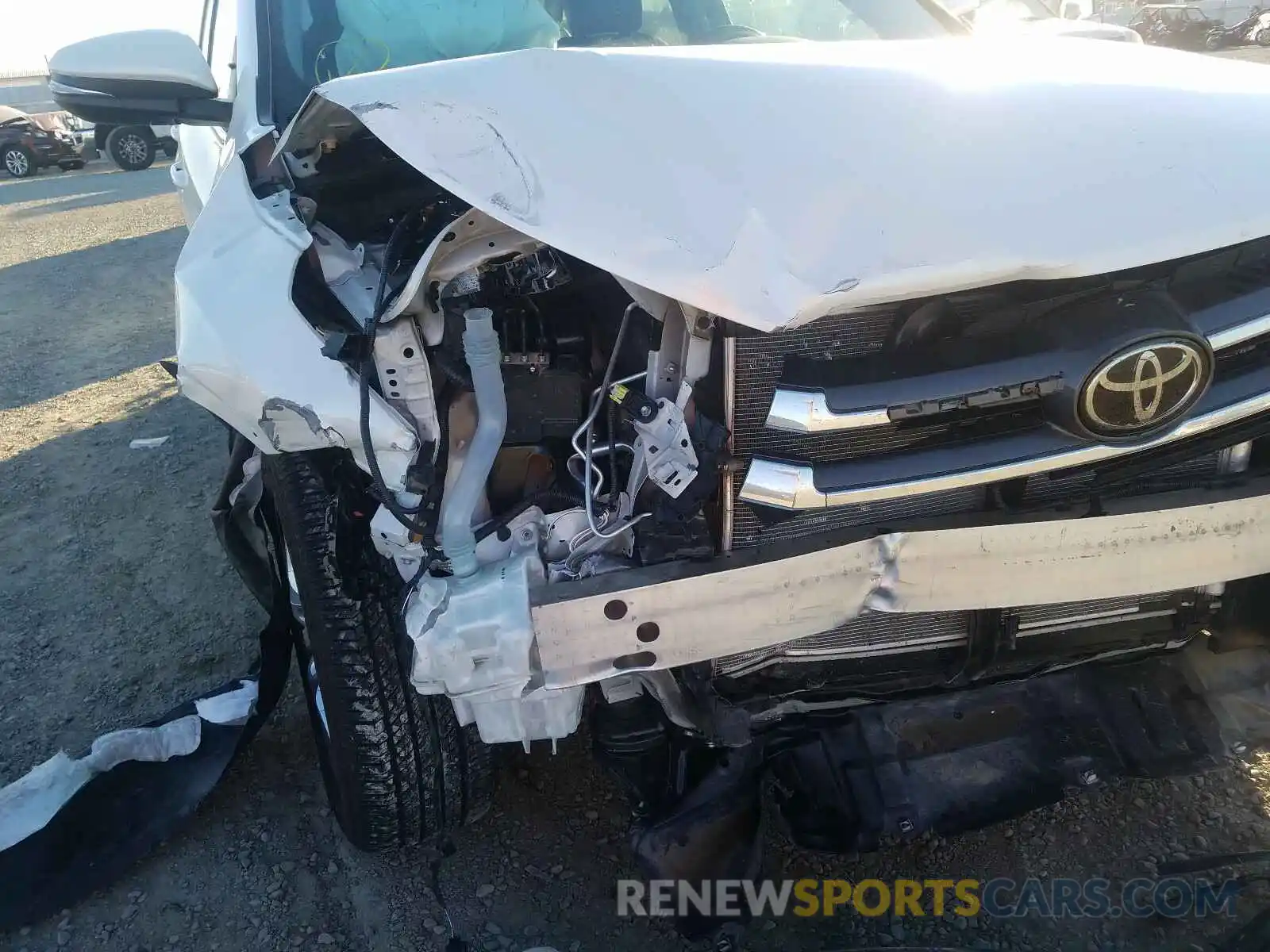 9 Photograph of a damaged car 5TDDZRFH7KS947397 TOYOTA HIGHLANDER 2019