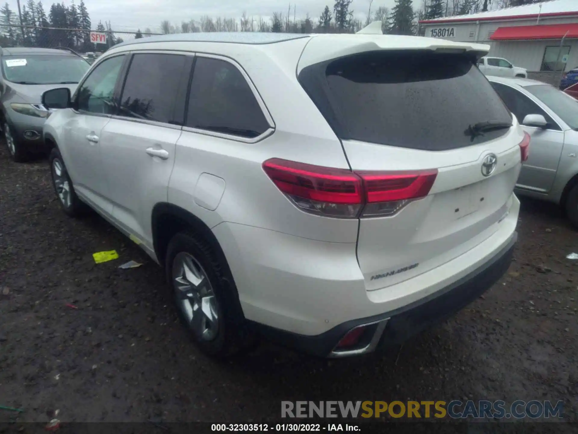 3 Photograph of a damaged car 5TDDZRFH7KS958836 TOYOTA HIGHLANDER 2019